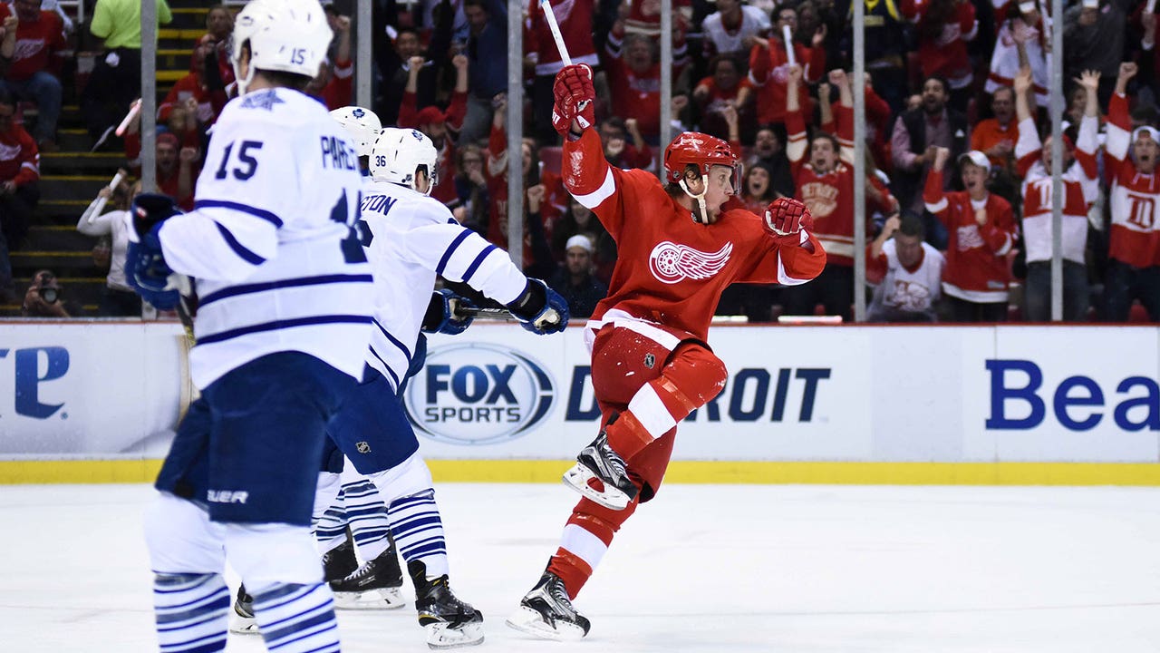 Abdelkader's hat trick paces Wings over Leafs in opener